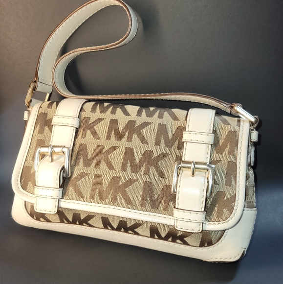Michael Kors Mini Signature Bag - Picture 5 of 10